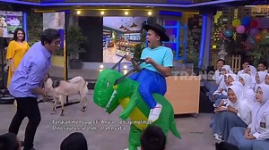 66K views · 1.7K reactions | ANWAR ketakutan naik DINOSAURUS #OVJ #OperaVanJava #OVJArchive | TRANS7 | Facebook