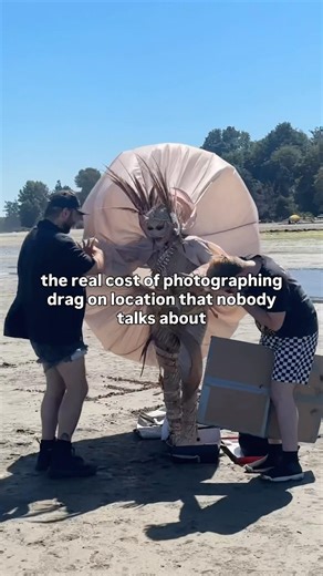 Drag queen struggles with heels on the sand to get a photo #rpdr #dragrace #rupaulsdragrace