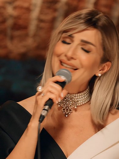 Melda Kuyucu Kılıç Performs 'Kimseye Etmem Şikayet'