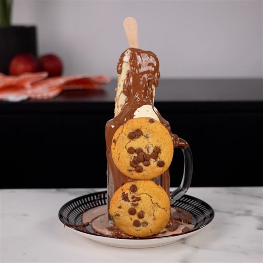 349K views · 184 reactions | Melty Chocolate Cookie Milkshake | Magic Hands Creations | Facebook