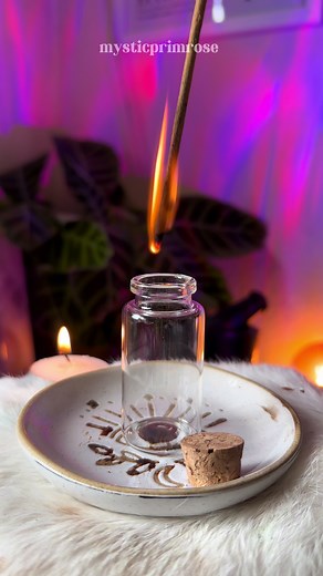 B A N I S H H E X E S & C U R S E S ✨🖤 Feel like you are in a constant stream of bad luck? Everything going wrong? Use this spell jar to banish any potential hexes or unwanted negative energies from you life as well as protecting your home and family! ✨Ready made and available from www.mysticprimrose.com