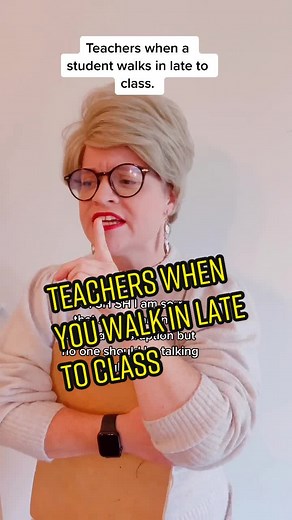 You’re late to class.🍎 #fyp #foryou #foryoupage #teachers #students #school #tiktokcomedy #latetoclass #cc