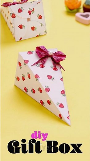 🍰 Watch this quick tutorial to make a cake slice gift box. 🎁✨ #papercrafts #papergiftbox #diy
