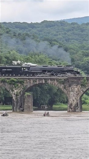 Big Boy 4014 Departing Lewistown, PA Over a Bridge!! (Coast to Coast Tour)