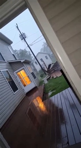 Breaking news rural property – usa 🕒 6:27 pm a terrifying explosion was reported this evening after an electrical wire reportedly fell onto a shed, sparking an immediate fire that quickly escalated. witnesses say the downed line ignited the structure within seconds, and moments later the shed violently exploded due to propane stored inside. footage from the scene shows flames erupting as debris was launched outward, forcing people nearby to run for cover. fire crews responded quickly, working t