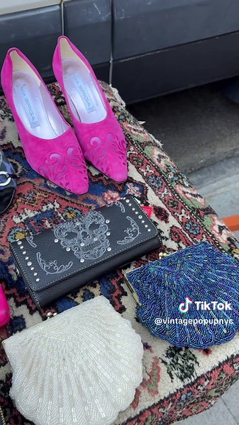 Run don’t walk‼️❤️ the best vintage vibes in Brooklyn all under one roof…tommorow only 😍❣️‼️🙌 #vintagecoach #NYC#NYCooklynthrifting #vintageshop #vintagemarket