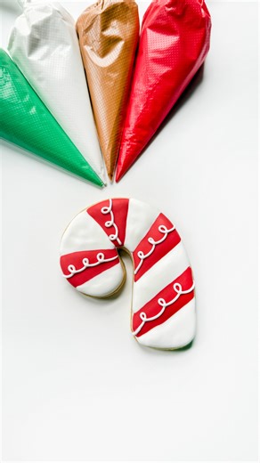 Take a trip down candy cane lane with me and @ecoship_chicago on Wednesday, Dec 10th from 6-8pm 🍬 we’ll be decorating 4 holiday themed cookies and sipping on holiday cheer 🥂 Secure your sleigh before Sunday or you’ll be on the naughty list 😈 #naughtylist #cookiedecorating #cookieclass #chicago #christmas #holiday #chicagosmallbusiness | Folkmade Cookies LLC