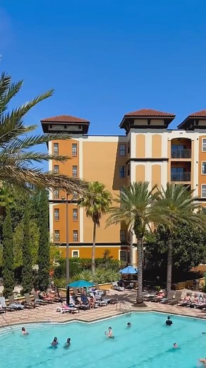 🎢 Non-stop family fun starts at Floridays Resort. Your home base for Orlando excitement! 📍 Located just minutes from the thrilling new Universal Epic Universe, our resort is the ideal home base for exploring Orlando’s most iconic attractions. 🏠 Enjoy spacious, family-friendly suites with full kitchens, in-suite laundry, and plenty of room to relax. Whether you’re lounging by the tropical pool, sipping cocktails at the pool bar, or winding down with a movie night, everything you need for a fun