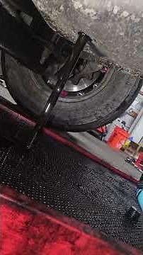 Kenworth T680 oil change with PACCAR MX-13 #trucks #mechanic