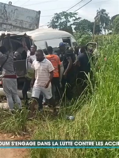 Suite au drame survenu ce lundi à Essassa, le maire de Ntoum a adressé ses plus sincères condoléances aux familles endeuillées. L'édile s’engage désormais à intensifier la lutte contre l’insécurité routière afin d'épargner à d'autres familles une telle épreuve. #gabon1ère #ActualitéduGabon #Reportage #GroupeGabonTélévisions
