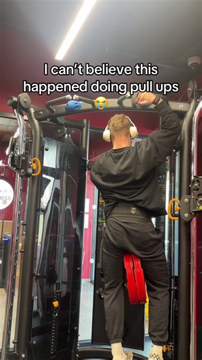 Unexpected Pull-Up Fail: Strap Breaks Mid-Workout