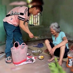 70K views · 1.9K reactions | SHOCK Help A Old Lady Clean Up An...