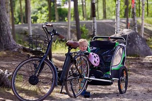 Can an Infant Ride in a Bike Trailer? (Plus Safety Tips) | BikeTrailerPlanet