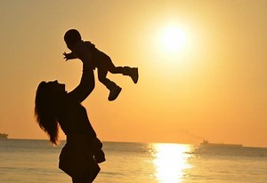 BONUS MAMME 2024 PER CHI LAVORA A SCUOLA/ Il termine è l'8 aprile: ecco come presentare la domanda