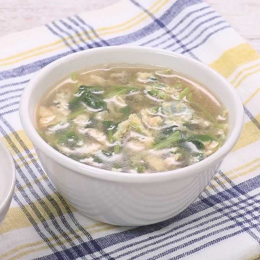 ごま油香る♪ 卵と豆苗の中華風スープのレシピ動画・作り方 | デリッシュキッチン