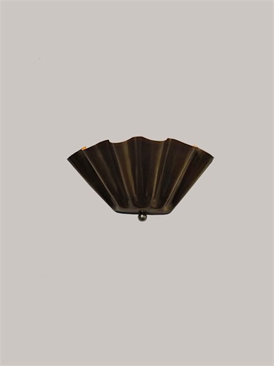 Vintage Bronze Fluted Wall Sconce, Art Deco Wall Light, Mid Century Style Wall Lamp, Scalloped Metal Sconce, Modern Vintage Lighting Fixture