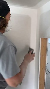 Detail sanding angles... everyone’s favorite right 🤪 I’m using a fine sanding sponge and gently sanding the angle. I’m using barely any pressure, my hand is really light. All I’m doing in cleaning up any edge, making sure the angle is sharp and cleaning up the 3 ways. #sand #sanding #foryou #makeithappen #howto #newconstruction #smooth #trades | Drywall Shorty