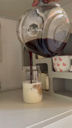 Caramel Iced Latte ASMR ☕🧊✨ cozy coffee routine & soft life mornings #coffee #asmreating