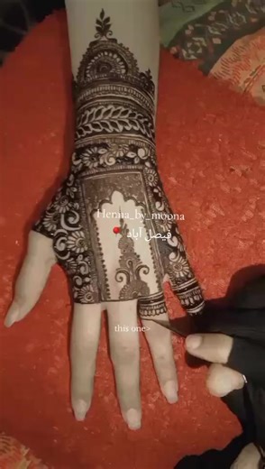 Pretty client with beautiful mehndi art 😍💪🏻#faisalabad #mehndidesign #mehndi #creatorsearchinsights #bridalmehndi