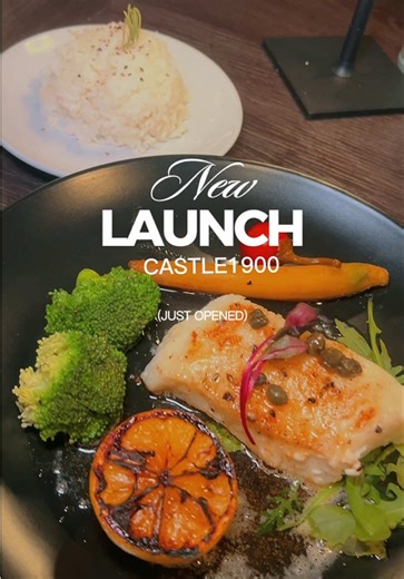 This castle-themed restaurant in Plano, Texas just reopened under new ownership — and it’s completely different from the old Haunted Castle Café. The space has been fully renovated, the menu is new, and it’s honestly worth giving another chance if you skipped it before. We loved the unique castle atmosphere, the desserts, and the vegan gluten-free options (hard to find!). The peach pork entrée was a standout, and the crab cake appetizer was one of our favorites. Entrées range around $32–$42, app
