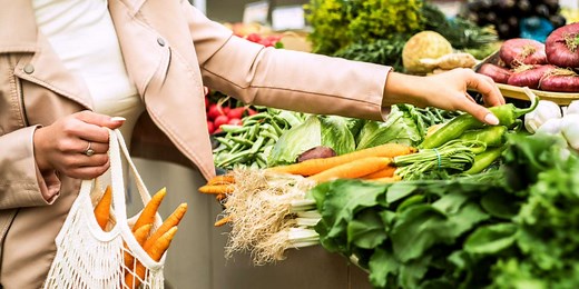 Farmers’ Market vs. Grocery Store—Here’s What You’re Overpaying For