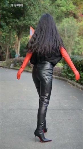 Asian girl high boots & gloves leather #fashion #trends #leather #highboots