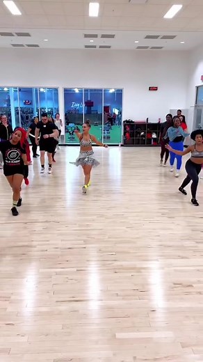 Booty poppin’ our way through the weekend 💅🏾 @zumbasuzy0 #Zumba #zumbainstructor #zumbaclass #zumbafitness #zumbachoreo