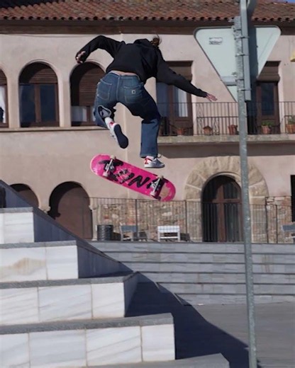 👀 Lau Willems drops a HEAVY nose mannie nollie flip