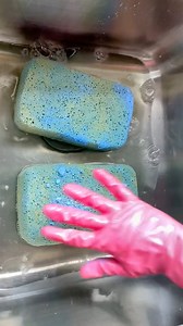 1.4M views · 6.8K reactions | ✨ A SATISFYING BLEACH RINSE ✨ 冀懶 #sudsycleaning #asmrpongesqueezing #spongesqueezes #asmr #oddlysatisfying #spongesounds | ASMR by T | Facebook