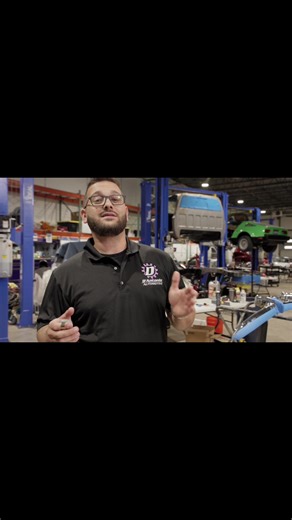 “What’s behind the door”👀 Tune in to episode 4 of @lostclassics to see more hidden gems. Now streaming on Amazon Prime, and coming soon to Racer Network 😱 #tvshow #classiccar #reveal #hiddengem