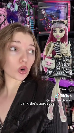 Replying to @_i_hate_ren_ Rochelle’s turn! Fav & Least Favs! 🌷🩵🩷 ⋆⁺₊⋆ ☾⋆⁺₊⋆ #monsterhigh #monsterhighdolls #rochellegoyle #scariscityoffrights #creeproductions