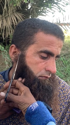 Zee The barber | #asmr #asmrsounds #haircut #asmrbarber #zeethebarber | Instagram