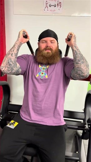 Franky Styles' Workout : Ab Crunch Machine 3 X 25+ At 25 Lbs