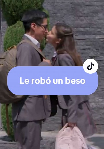 En #LaRosa🌹 Se despidió y le robó un beso 🤭 💋 #LaRosaDeGuadalupe #Televisa #Drama
