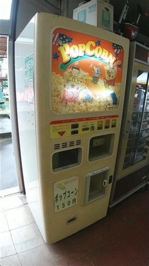 I Tried Buying From a Retro Popcorn Vending Machine!