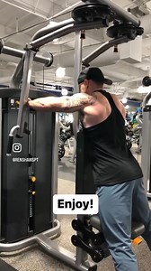 📝FORM CHECK - REVERSE FLY MACHINE 👉 Train smarter and get faster results with my Free 30-Day Muscle Building Series. Just comment the words “Free Plan” and I’ll send it to you. | Renshaw's Personal Training