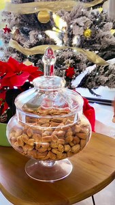 Ta diena metuose, kai atsiverčiu knygą “Nidos receptai: 10 metų drauge” ir kepu kūčiukus! ✨ . #kuciukai #christmasbaking #lthuaniantraditionalfood #lithuanianchristmas #lithuanianbaking #lithuanianrecipe #nidosreceptai #10metųdrauge | Nidosreceptai.lt