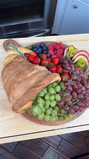 13K views · 184 reactions | Homemade Cornucopia for the Holidays Turn up the next level with the beautiful charcuterie tray comlpete with a cornucopia full of goodies | Kiera's Southern Cooking | Facebook