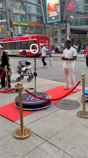 POV: You Found a 360° Video Booth in Toronto 🎥🇨🇦 #TorontoStreet #360Video