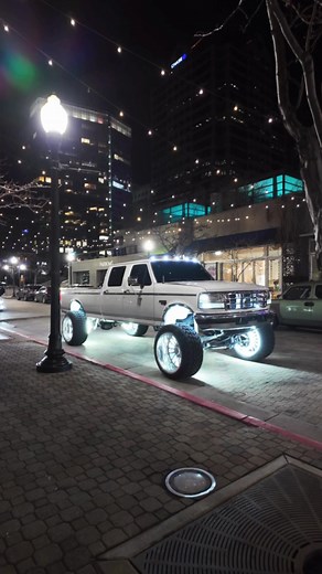 Ice baby @that_one_cobalt @Hunter @Hoagy @huskydieselperformance #lifted #obs #obsfordpowerstroke #wides #obsford #fy #dieselpower #glowup