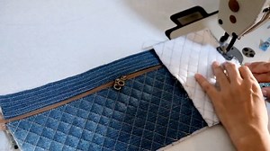 17K views · 631 reactions | DIY Round Cosmetic Bag | Tutorial | SisterQuilt | Facebook