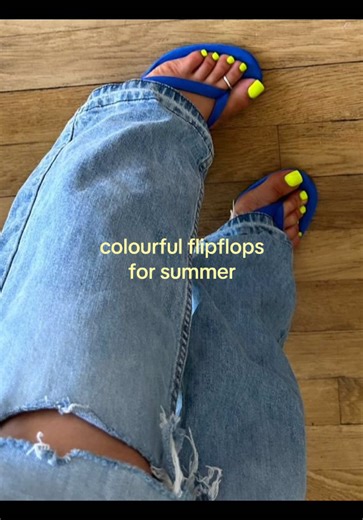 Summer Trend: Colourful Flip Flops for Your Style