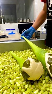 6.2M views · 10K reactions | How to make a candy #candylover #candypaint #delicious #candy #candystore #candyshop #sweettooth #candyfruit #candygrapes #candymaker #candyman #candymelts | Candy SP | Facebook