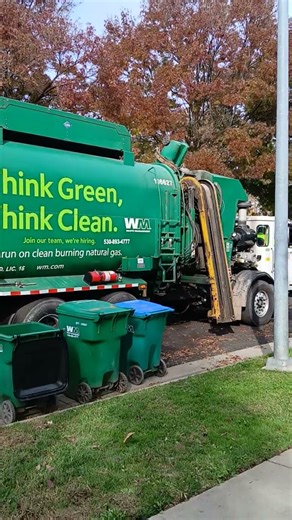 Waste Management Autocar N2 Amrep on trash