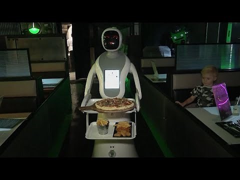 Premiers "serveurs-robots" dans un restaurant anglais
