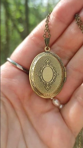 Vintage Lady Girl Cameo. Locket Pendant Necklace. Keepsake Jewelry. AGATIX #jewelry #cameo #locket