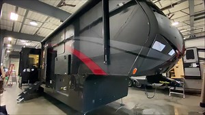2022 Vanleigh Beacon 41LKB — New Fifth Wheel All fifth-wheels are...