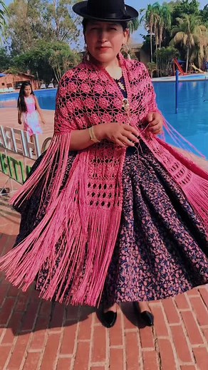 Poolside Style: Fashion Tips for Summer Outfits