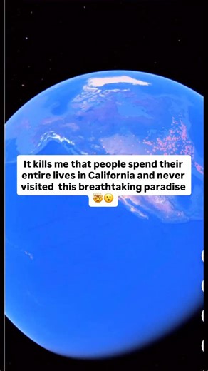 📌 A hidden jewel that captures the essence of Southern California’s seaside charm. This historic cliff-top path winds gently above the Pacific, offering sweeping ocean vistas, sculpted sandstone formations, and a front-row seat to the vibrant marine life. Visitors can spot seabirds soaring over the waves, sea lions basking on the rocks, and even dolphins and whales just offshore. The nearby La Jolla Cove and Underwater Park Ecological Reserve form a protected marine habitat that draws snorkeler