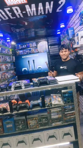 video juegos eclipser black on Instagram: "Hola buenas Ps4 originales ⛔️ Todas con 1 control 1 juegos físico Fat en 190$ Slim en 220$ Slim de 1tb en 240$ Ps4 pro en 280$ *Ps4 chipiados* ⚠️ 5 juegos Fat 500gb chipiada 250$ Slim de 500gb en 280$ Slim de 1tb en 290$ Pro en 300$ Oferta en divisa Dirección ⬅️⬅️ Tienda en chacaito c.c saenz planta baja local 54 Horarios de lunes a sábado 10:30am a 6 pm Teléf 04126159475 04129932034 #seguidores #ps4 #videojuegos #gaming #paratii"